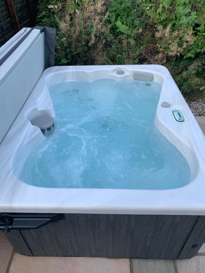 Red Squirrel Pod With Hot Tub Vila Oban Exterior foto