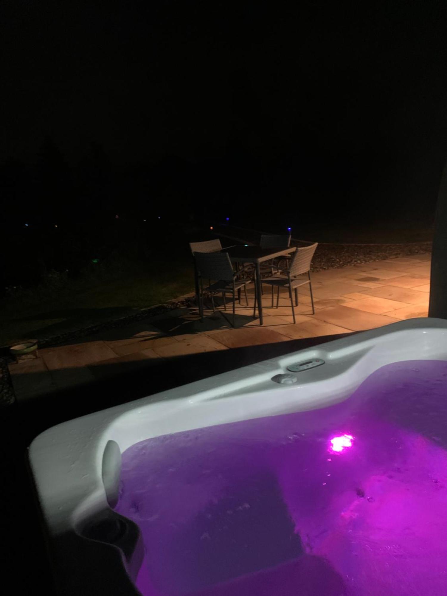 Red Squirrel Pod With Hot Tub Vila Oban Exterior foto