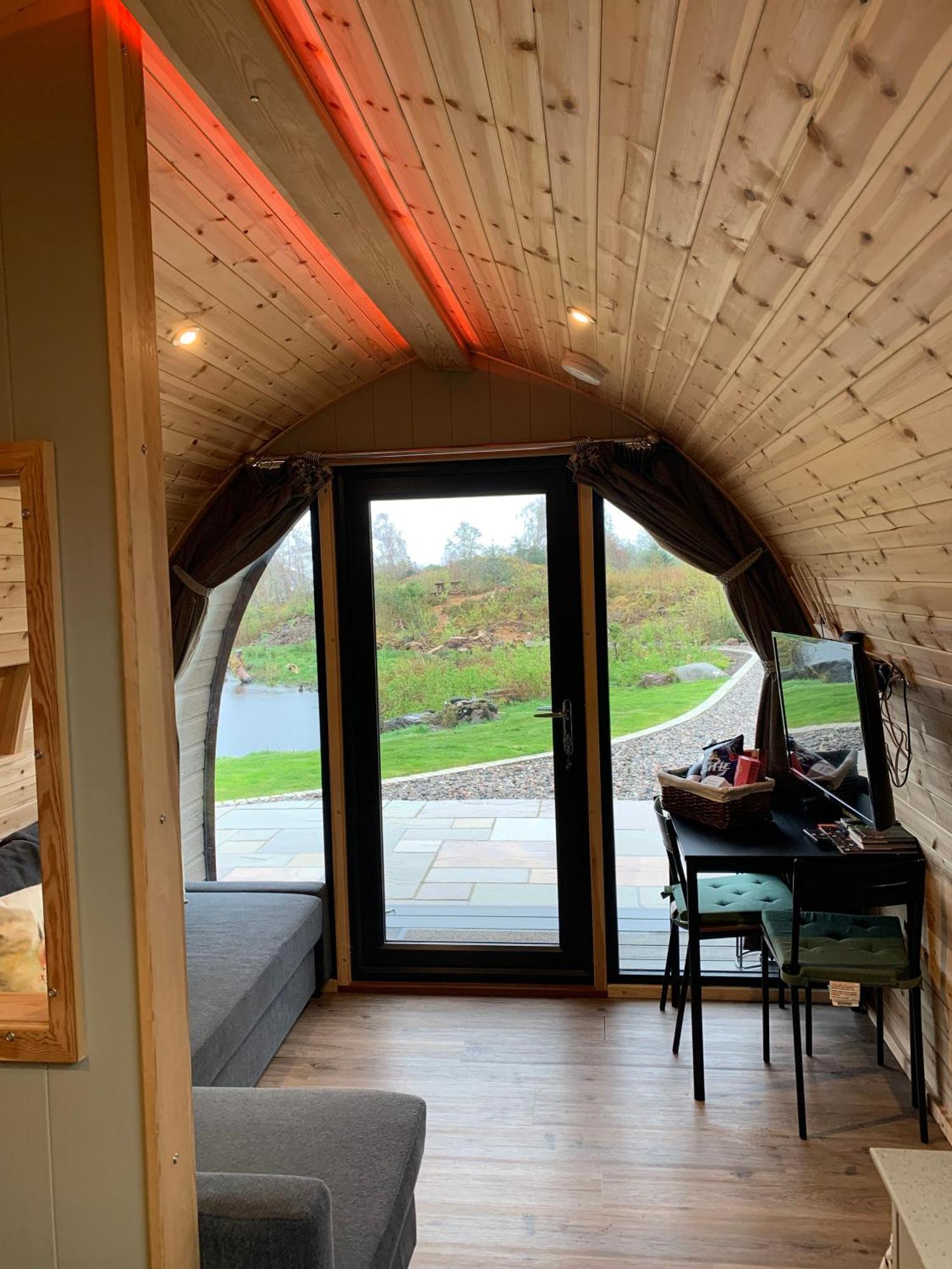 Red Squirrel Pod With Hot Tub Vila Oban Exterior foto